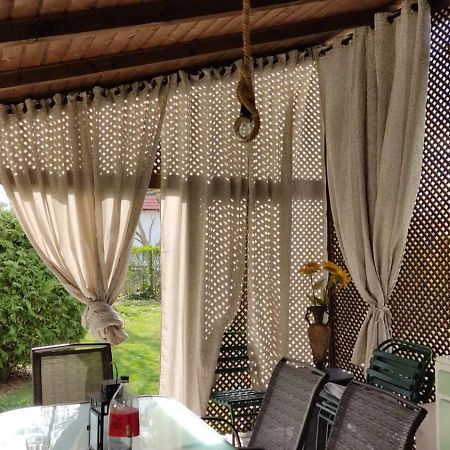 Lovely Cottage Home Velence Extérieur photo